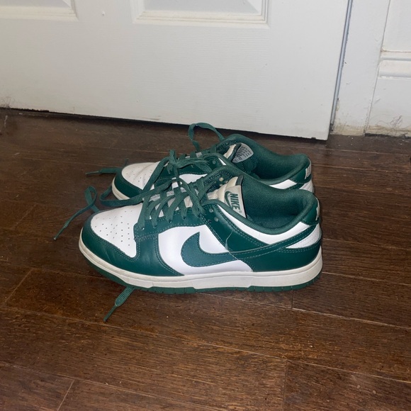 Nike Dunk low Michigan State. Men’s 7, Women’s size 8. - Picture 3 of 8